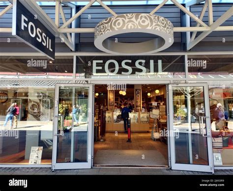 fossil outlet locations retail stores.